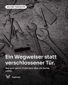 Hände befestigen einen hölzernen Wegweiser an einem Pfosten auf einer Werkbank Text im Bild: Neu bei Tagfalter, Ein Wegweiser statt verschlossener Tür. Wer sich verirrt, findet jetzt über die Suche weiter.