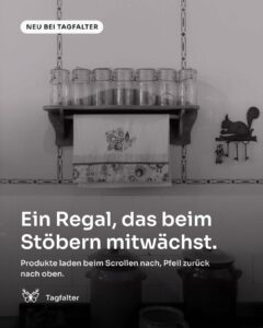 Hände ordnen Gläser in ein langes Holzregal, Reihe für Reihe nachgefüllt. Text im Bild: Neu bei Tagfalter, Ein Regal, das beim Stöbern mitwächst. Produkte laden beim Scrollen nach, Pfeil zurück nach oben.